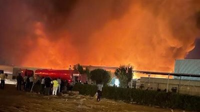 بعد 8 ساعات.. السيطرة على حريق مصنع الهلال والنجمة بالعاشر من رمضان | فيديو