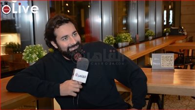 أحمد حاتم يكشف كواليس تعرضه لمواقف زواج الصالونات عن طريق صديقاته