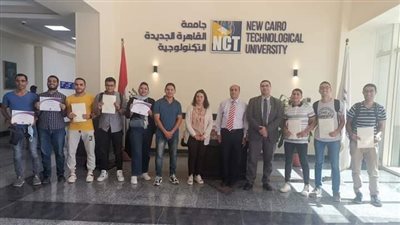 عميد تكنولوجيا الصناعة والطاقة يسلم شهادات التدريب الصيفي بـ جامعة القاهرة التكنولوجية الجديدة