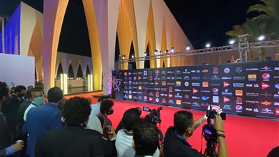 أول صور للريد كاربت من تجهيزات حفل افتتاح مهرجان الجونة 