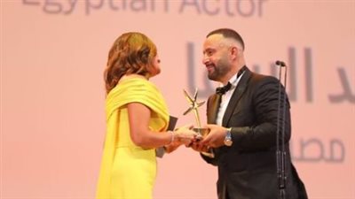 أحمد السقا بعد تسلمه جائزة الجونة: العداد رجع زيرو كأني هبدأ من أول وجديد