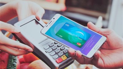 للمواطنين والتجار.. طريقة استخدام المدفوعات اللاتلامسية من خلال الأجهزة الذكية