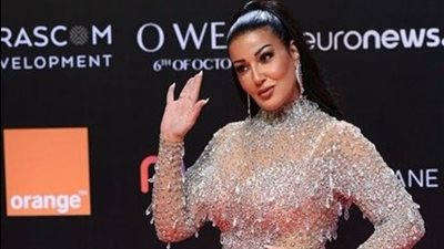 سمية الخشاب على ريد كاربت مهرجان الجونة: عملت بلاوي لما فيس بوك وقع