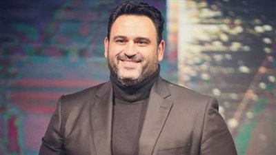 أكرم حسني: رقم 18 غير حياتي.. وبحب كواليس البدلة وريح المدام