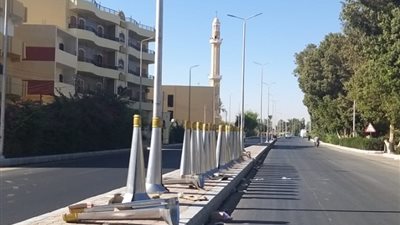 كهرباء الأقصر: تأمين أعمدة الإنارة بتركيب غلاف معدني ديكوري