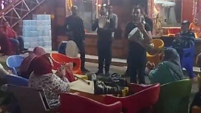 مسيحية تقيم احتفالًا بالمولد النبوي الشريف على شاطئ بورسعيد