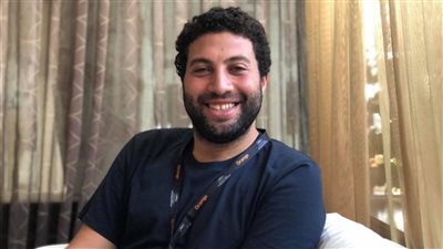 مخرج فيلم ريش يحصل على جائزة أفضل موهبة عربية في الشرق الأوسط بمهرجان الجونة 