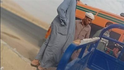 إصابة امرأتين وشاب في اصطدام ميكروباص بسور حائط في الشرقية