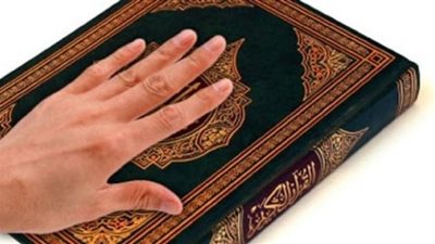 هل الحلف بالقرآن يقع كالحلف بالله؟.. الإفتاء تجيب