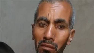 أصيب بانزلاق غضروفي وتم فصله من العمل.. مؤذن بسوهاج: مليش مصدر دخل وعايش في أوضة