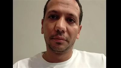 طلب علاج والدته.. مهندس يتهم موظفي مستشفى التأمين الصحي بمدينة نصر بضربه وشقيقته | فيديو