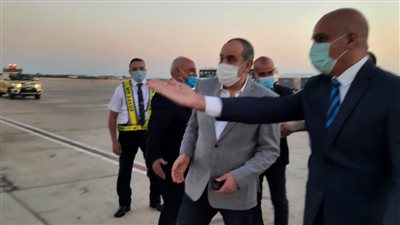 وزير الطيران المدني يتفقد مطاري القاهرة وشرم الشيخ | صور