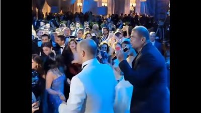 بعد الانفصال.. دينا الشربيني ترقص في فرح يحييه عمرو دياب | فيديو
