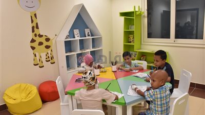 افتتاح مكتبة متكاملة داخل مستشفى شفاء الأورمان لسرطان الأطفال بالأقصر | صور