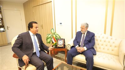 وزير التعليم العالي يعقد اجتماعًا مع رئيس الجامعة الأمريكية في بيروت