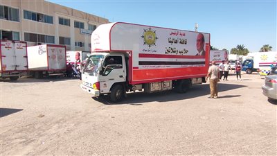 هدية من الرئيس.. محافظ البحر الأحمر يستقبل قافلة أهالينا لأهالي حلايب وشلاتين |صور وفيديو
