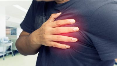 هل الأمراض القلبية والسكتات الدماغية حكر على كبار السن فقط.. استشاري أمراض القلب يجيب