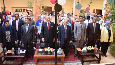 تكريم أوائل كلية ألسن الأقصر خلال حفل استقبال الطلاب الجدد|صور