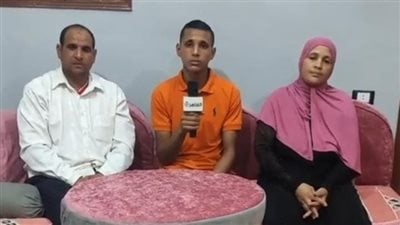 الأول بالتعليم الفني: أعمل على توك توك لتوفير مصاريف المعهد.. وأحلم بمنحة مجانية