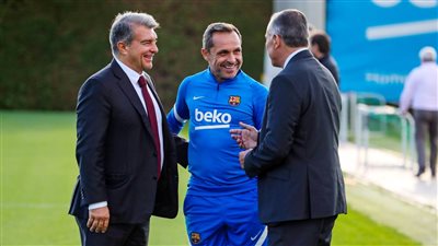 مدرب برشلونة المؤقت: علينا أن نتحد.. وأريد أن أعانق كومان بحرارة
