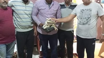 مواطن يعثر على شيكارة فلوس ويعيدها لصاحبها بالشرقية: طمعان في رضا ربنا
