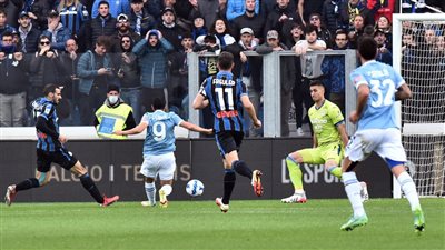تعادل مثير بين لاتسيو وأتالانتا في الدوري الإيطالي