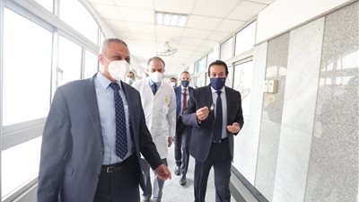 وزير التعليم العالي يتفقد أعمال تطوير وإنشاءات مستشفى الثدي التابع لـ القومي للأورام