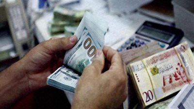 ضبط 680 ألف جنيه و11 ألف دولار بحوزة تاجري عملة بحدائق الأهرام