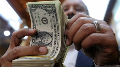 المركزي: 29.4 مليار دولار حصيلة تحويلات المصريين بالخارج خلال أول 8 أشهر في 2025-2026