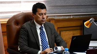 وزير الرياضة يطمئن على بعثة منتخب مصر بالكاميرون هاتفيًا