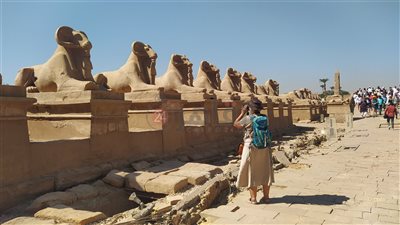 إهمال من 1000 عام.. وزيري يعلن البدء في ترميم تمثال أمنحتب الثالث| فيديو