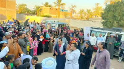 انطلاق العرض المسرحي 2 كفاية بشوارع إسنا جنوب الأقصر