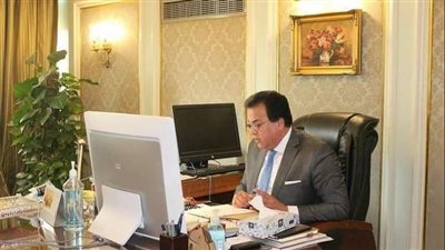 وزير التعليم العالي يتلقى تقريرًا حول فعاليات المؤتمر الدولي الثالث للهيدروجين 
