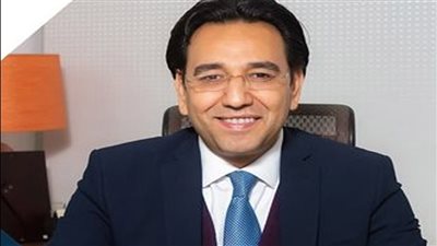 برلماني يطالب بإعادة النظر في منع غير المطعمين من تلقي الخدمات الحكومية
