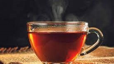 استشاري تغذية علاجية يحذر من الشاي في هذه الأوقات