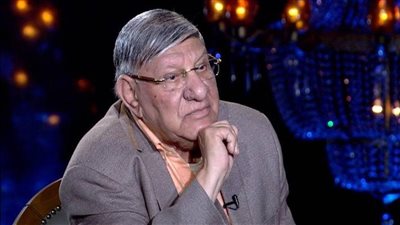 مفيد فوزي: عمرو دياب ليس فنانًا وناجح في علاقاته الاجتماعية فقط | فيديو جراف
