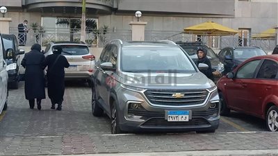 بدء توافد عائلة سهير البابلي على المستشفى لإلقاء نظرة الوداع الأخيرة | صور وفيديو