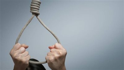 طبيبة شابة تنهي حياتها شنقا داخل شقتها في القاهرة