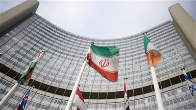 إيران على بعد خطوة من رفع العقوبات الغربية.. وإسرائيل تحذر حلفائها