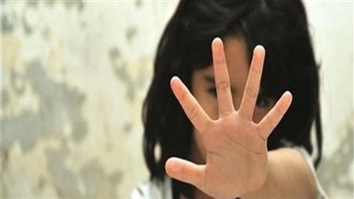 كتفوها وقصوا شعرها.. طالبات يعتدين على زميلتهن بمدرسة دولية بالإسكندرية.. والتعليم: لم نتلق شكوى