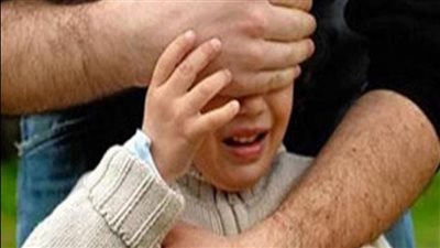 هددها بالسكين وهتك عرضها.. أم تتهم زوجها بالتعدي جنسيا على طفلتها