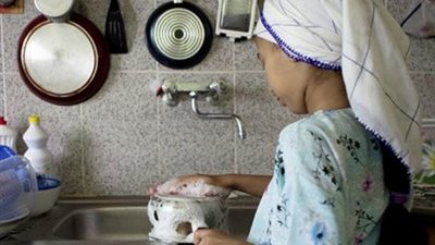 برلمانية تتقدم بمشروع قانون يلزم صاحب العمل بحقوق لعامل الخدمة المنزلية