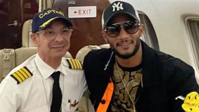 بعد أزمة أشرف أبو اليسر.. محمد رمضان يلتقط صورًا مع 3 طيارين