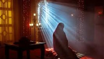 هل تجوز صلاة المرأة في الأماكن العامة؟.. مركز الأزهر يجيب