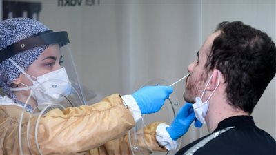 ضمن 200 شخص.. تفاصيل الرحلة 840 لمصر للطيران المكتشف عليها 13 مصابًا بـ كورونا 
