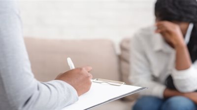 بعد تصريحات هيدي كرم.. طبيب نفسي يضع روشتة علاجية لتجنب مرض الاكتئاب