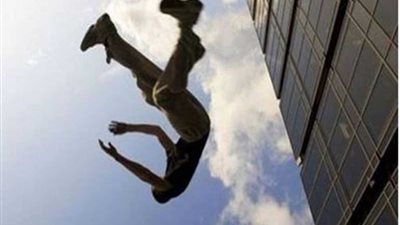 التحقيق في مصرع شاب سقط من الطابق التاسع بالإسكندرية