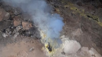 الأرض بتطلع نار.. حقيقة ظهور نيران حمراء وزرقاء في الوادي الجديد ومعهد البحوث الفلكية يكشف الحقائق