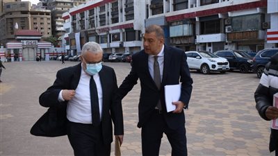 عمرو أدهم وهاني شكري يتقدمان بأوراق ترشحهما في انتخابات نادي الزمالك