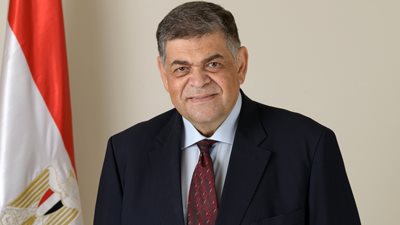 وزير التعليم العالي يهنئ الدكتور أشرف حاتم لفوزه بعضوية لجنة الصحة بالاتحاد البرلماني الدولي